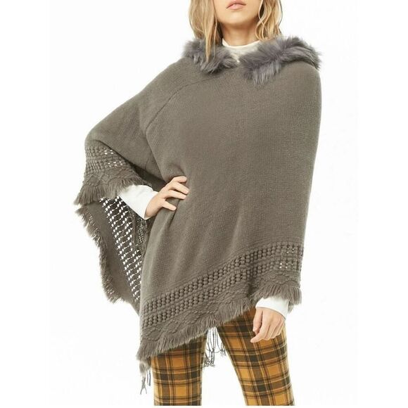 🆕 Faux Fur Trimmed Knit Poncho - Picture 1 of 7